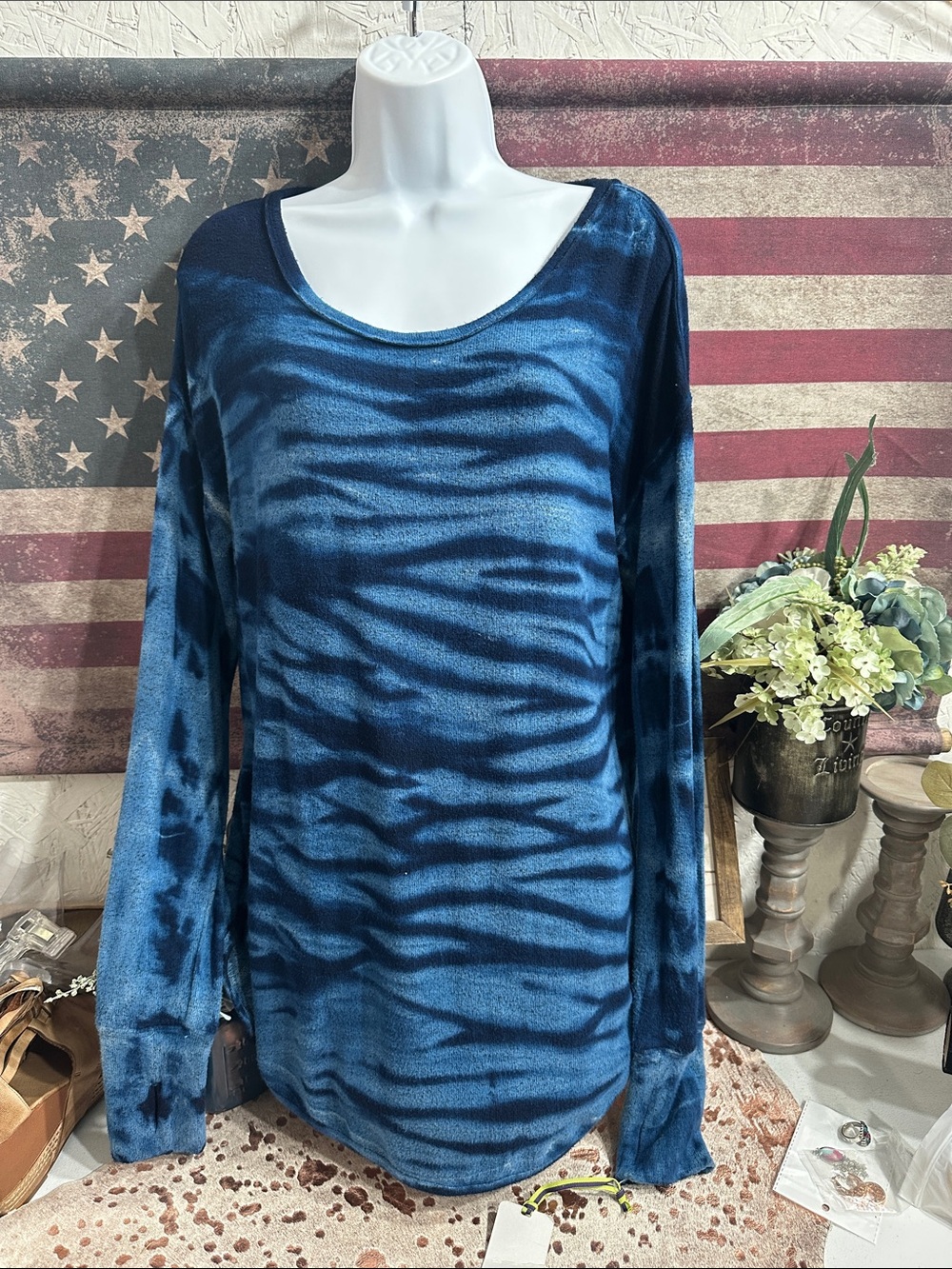 NWT Te Verde Blue Tie-Dye Scoop Neck Long Sleeve Top